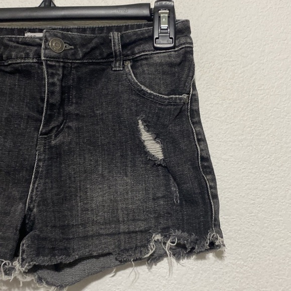 RSQ Vintage High Rise Black Wash Raw Hem Shorts Size 14 - Picture 3 of 7